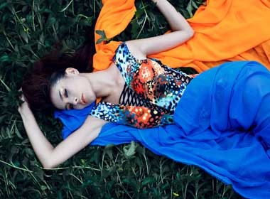 Kim Minh khoe huong sac ruc ro hinh anh