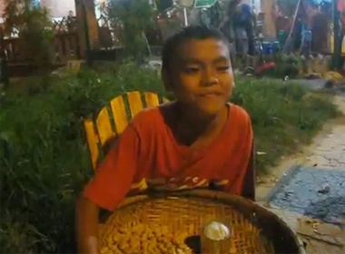 Xuc dong voi clip 'Mua thuy tinh' cua be ban rong hinh anh