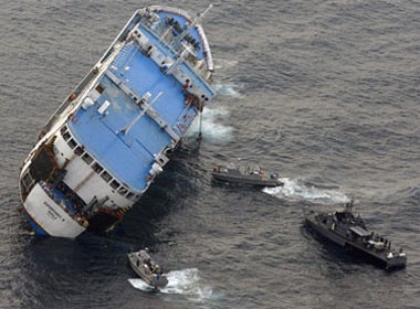 Chim pha, 17 nguoi Indonesia thiet mang hinh anh