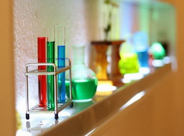 Quan ca phe dam sac mau hoa hoc hinh anh