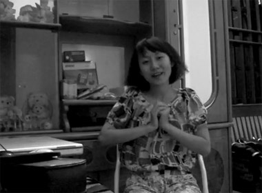 Cam dong voi clip 'To xin loi' bang ngon ngu ky hieu hinh anh