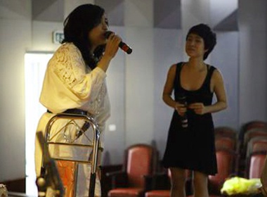 Thanh Lam tap hat cung Uyen Linh hinh anh