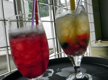 Mua he thanh mat voi tra sua hat trai cay hinh anh