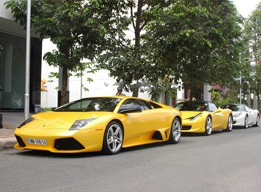 Dan sieu xe te tuu tren duong pho Sai thanh hinh anh