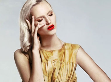 Tai bien hoa cua 'bup be toc vang' hinh anh