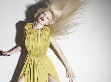 Trang phuc 'bat sang' cua Lavin hinh anh