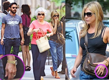 Jennifer Aniston deo nhan doi cung ban trai hinh anh