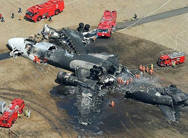 May bay dam xuong cao toc, 44 nguoi chet hinh anh