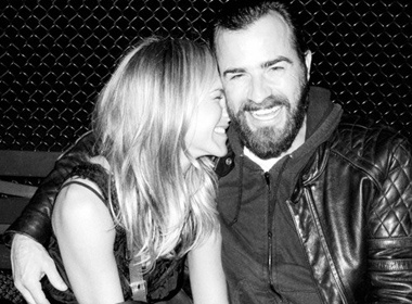 Lo anh than mat cua Jennifer Aniston va bo moi hinh anh