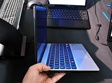 Laptop sieu di dong Samsung Series 3 sap trinh lang hinh anh