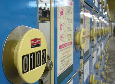 Me bo xac con moi sinh trong tu nha ga hinh anh