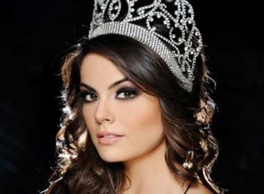 Kham pha mot nam vinh quang cua Hoa hau Hoan vu hinh anh