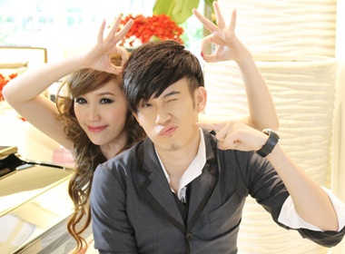 Bao Thy xi tin ben Duong Trieu Vu hinh anh