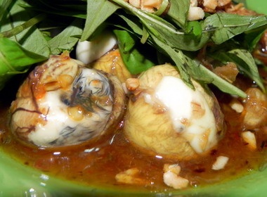 Dac san trung cut lon doc dao hinh anh