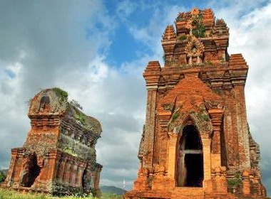 Ky bi thap Cham Binh Dinh hinh anh