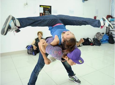 Dieu luyen tung buoc nhay Jazz funk hinh anh