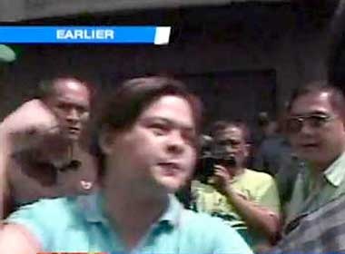 Nu thi truong dam canh sat tren truyen hinh hinh anh