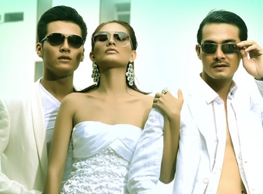 Kim Minh nong bong ben 2 chang mau nam hinh anh