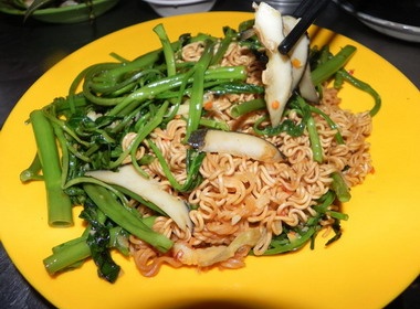 Doc dao mon oc xao mi hinh anh