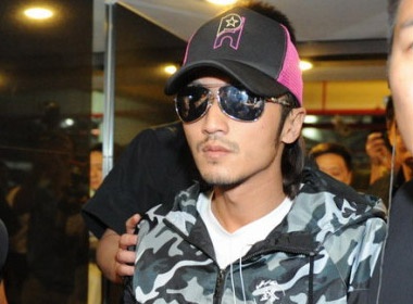 Ta Dinh Phong 'hien ngang' ve Hong Kong hinh anh