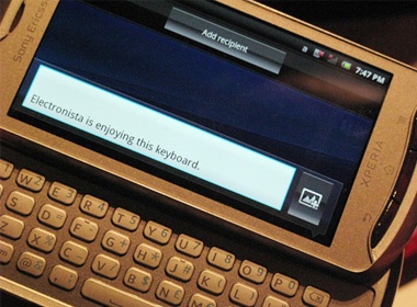 Sony Ericsson doi ngay phat hanh Xperia Pro den thang 10 hinh anh