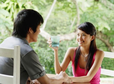 Dieu khien con gai ky cuc trong buoi hen dau hinh anh