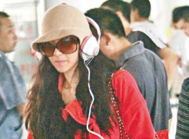 Truong Ba Chi xuat ban tu truyen hinh anh