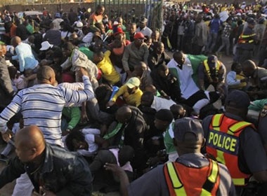 7 nguoi chet vi giam dap tai le hoi am nhac hinh anh