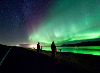 Den Iceland ngam mat troi luc... nua dem hinh anh