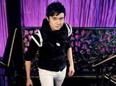 Nhat Tinh Anh mang ca vali qua cho Khanh Ngoc hinh anh