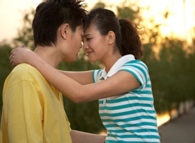 Khi ban la nguoi den sau hinh anh