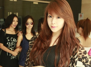 Cac co gai 'Sang bung suc song' tung bung mua sam hinh anh