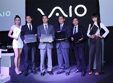 Laptop thuong gia Vaio Z gia gan 64 trieu dong tai Viet Nam hinh anh