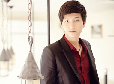 Huynh Anh bat ngo do benh tren phim truong hinh anh