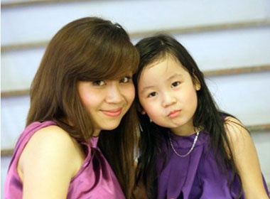 Luu Thien Huong tu tin khi duoc chong khen hinh anh