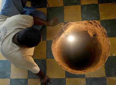 'Ho tu than' sau 12m xuat hien duoi gam giuong hinh anh