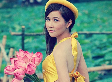 Ngo Trac Linh dep nhu thieu nu trong tranh hinh anh