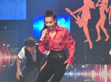 Ho Ha chay het minh voi 'Sang bung suc song' hinh anh