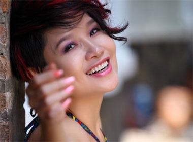 Mai Khoi: '12 tuoi toi da bi don co thai' hinh anh