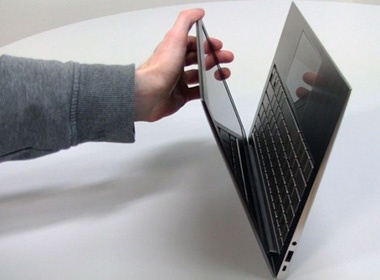 Can canh doi thu nang ky cua MacBook Air tu Asus hinh anh