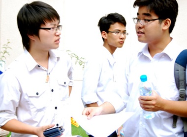 Nhieu truong DH co diem Su thap ky luc hinh anh