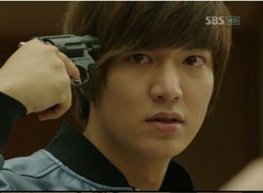 Cac fan hai long voi 'City Hunter' ket thuc co hau hinh anh