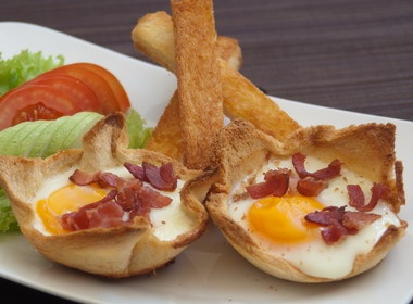 Hoi hop di an bua sang kieu Nhat hinh anh