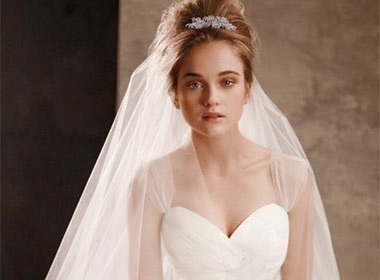 Vay cuoi trang hoan hao cua Vera Wang hinh anh