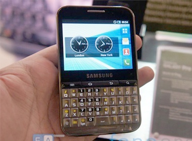 Top 5 smartphone Android voi ban phim QWERTY hinh anh