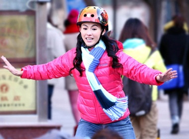 Ba Chi tro tai truot patin dieu luyen hinh anh