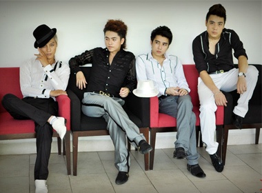 Hot boy Ha thanh lai 'sum vay' hinh anh