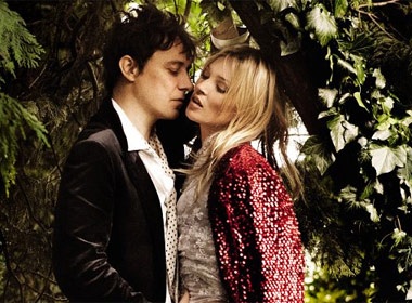 Ngat ngay voi anh cuoi cua Kate Moss hinh anh
