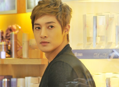 Fan ho reo, Kim Hyun Joong hua tro lai VN hinh anh