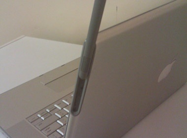 Laptop MacBook Pro 3G bat ngo xuat hien hinh anh